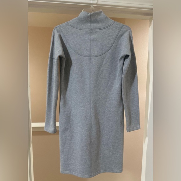 Women’s ATHLETA Gray Dress Athletic Tunic Zippered Pockets Size XS. - Picture 5 of 7